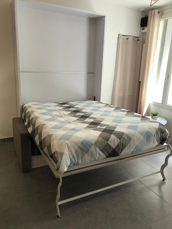 Le Benedictins Apartment Nimes Bagian luar foto